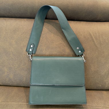 Leather crossbody bag in green