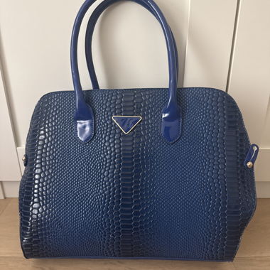 Blaue Handtasche