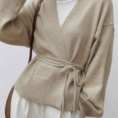 Cardigan in maglia beige stile portafoglio