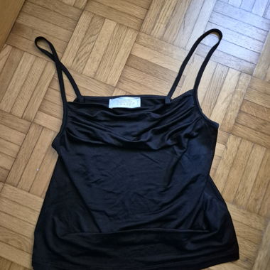Top in raso nero