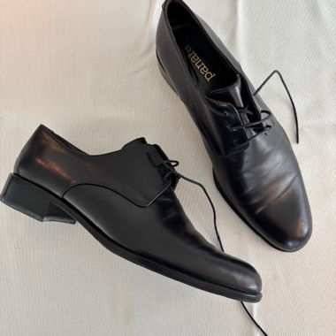 Panara stringate in pelle nera