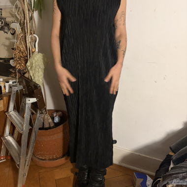 Vestito nero imitazione Issey Miyake
