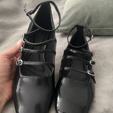 Nouvelle chaussure vernie Stradivarius noire
