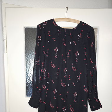 Robe H&M noire à fleurs taille 36