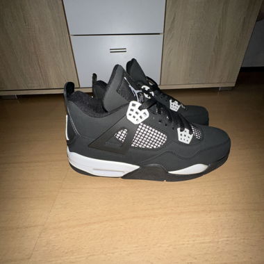 Jordan 4 taglia 44