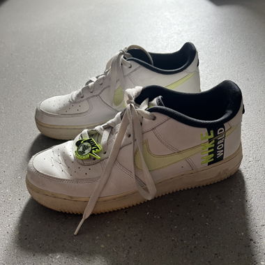 Nike Air Force 1 Worldwide white