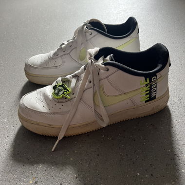 Nike Air Force 1 Worldwide white