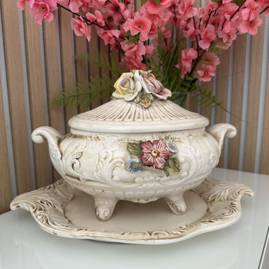 Suppe ntopf & Präsentierteller Barbotine - Blumen im Relief