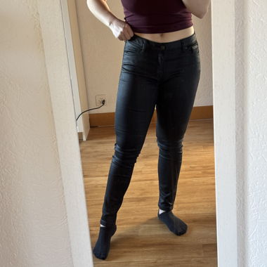Schwarze Slimhose beschichtet. 36. Marke Esprit