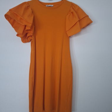 Abito arancione Zara con maniche a volant