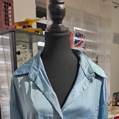 Blouse bleue claire 