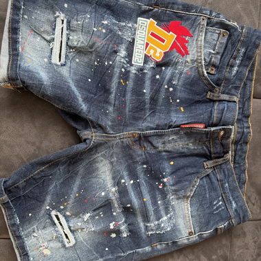 Jeansshorts Dsquared2 con schizzi di vernice