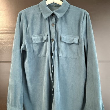 Overshirt in velluto a coste blu con tasche sul petto