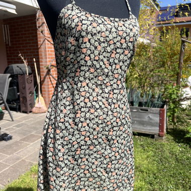 Floral backless dress