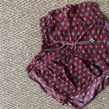 Kurze Sommerstoffhose