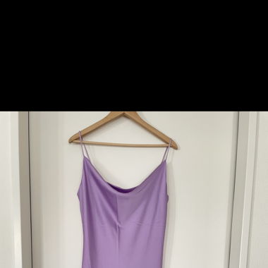 Lila Satin Kleid