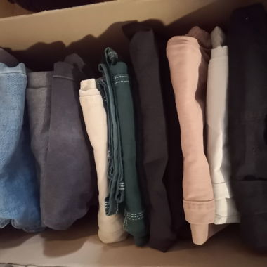 Lotto di pantaloni piegati