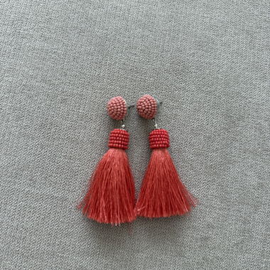 Rote Quastenohrringe