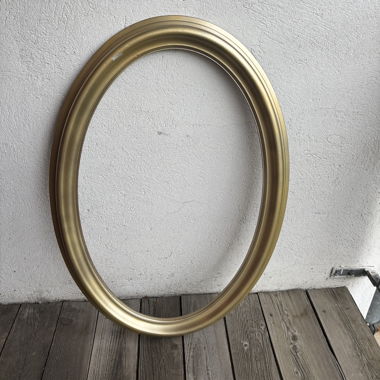 Oval gold picture frame without glass
