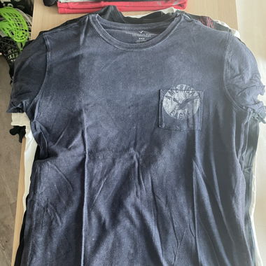 Blaues Shirt mit Brusttasche