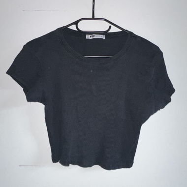 Top T-shirt nero corto