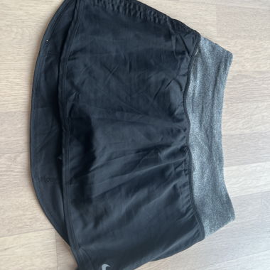 Schwarzer Nike-Tennisrock