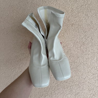 Cream-coloured ankle boots with block heel