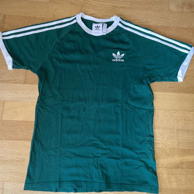 ADIDAS tshirt S