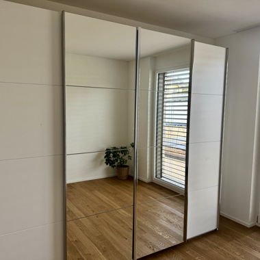 Schwebetürenschrank