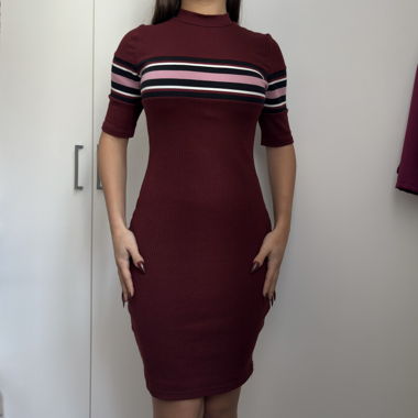 Robe bordeaux à rayures