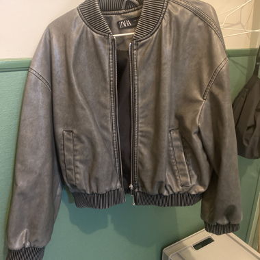 Blouson bomber gris en similicuir