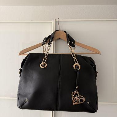 Sac à main noir avec chaîne