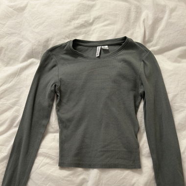 Dunkelgrünes Longsleeve 