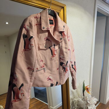 Giacca rosa GUESS con stampa fenicotteri