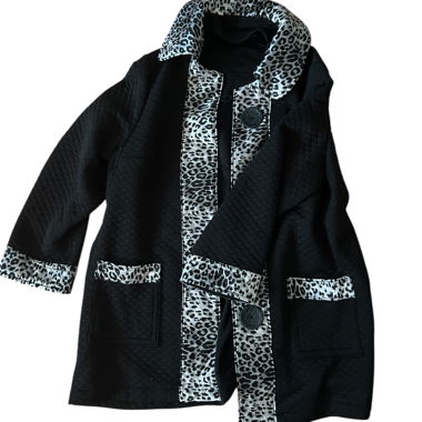 Schwarze Jacke mir schwarz weissem Leo Muster