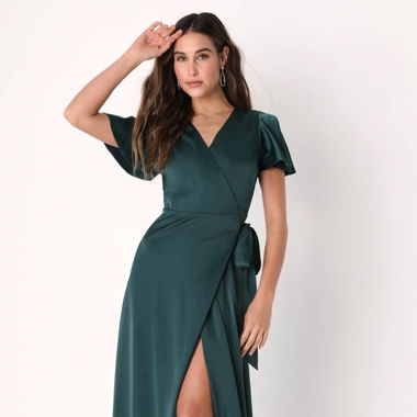 Elegantes Wickelkleid aus Satin