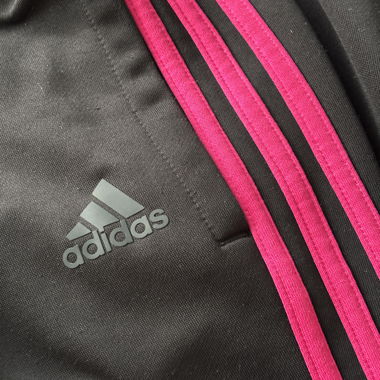 Pantaloni da allenamento Adidas neri con strisce rosa