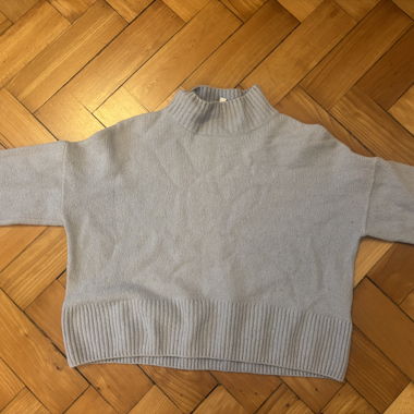 Pull en tricot bleu clair