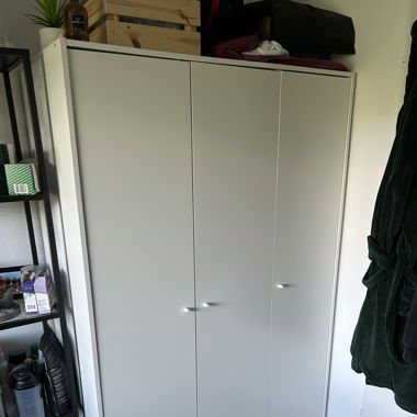 Kleiderschrank