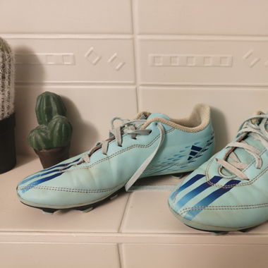 Crampons de foot adidas taille 34