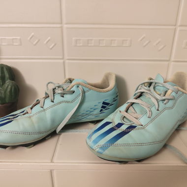 Crampons de foot adidas taille 34
