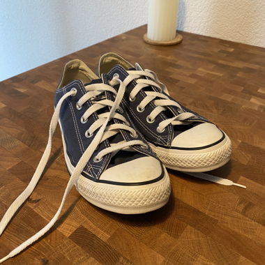 Converse low navy blue