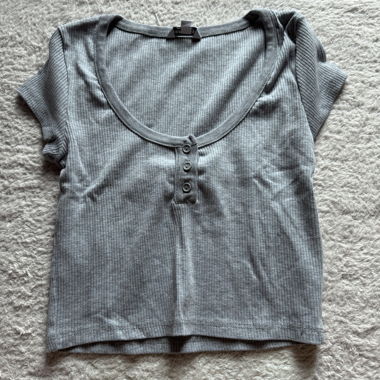 grey top