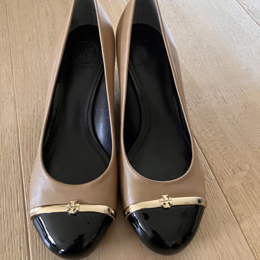 Escarpins compensés Tory Burch tan