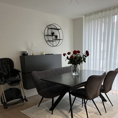 Esstisch mit Sitzbank und Stühle