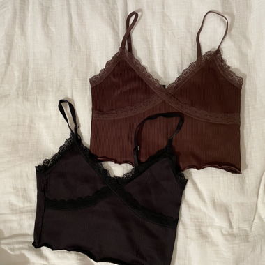 2 Crop Tops mit Spitzen