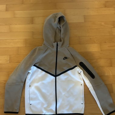 Nike Tech Hoodie Beige and White Size XL Kids