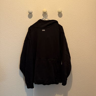 Black cropped Kith hoodie