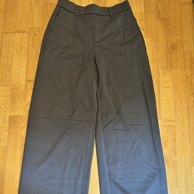 Dunkelgraue Chinos