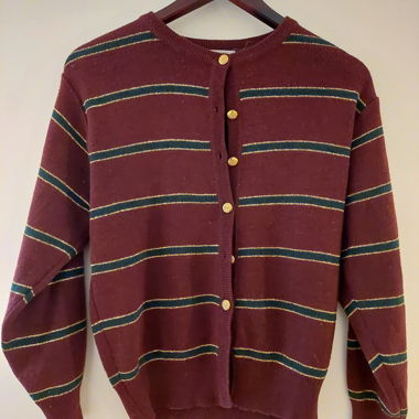 Schöner Cardigan in Bordeaux, Grün und Gold